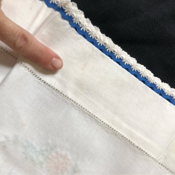 Vtg Embroidered Mr. and Mrs. Pillow Cases - Picture 11 of 12